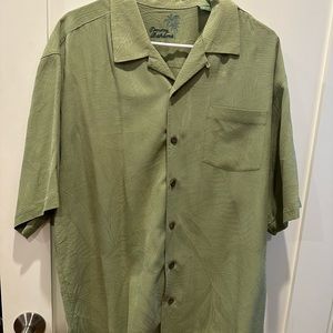 Lightly worn. Tommy Bahamas 100% silk short sleeve men’s shirt
